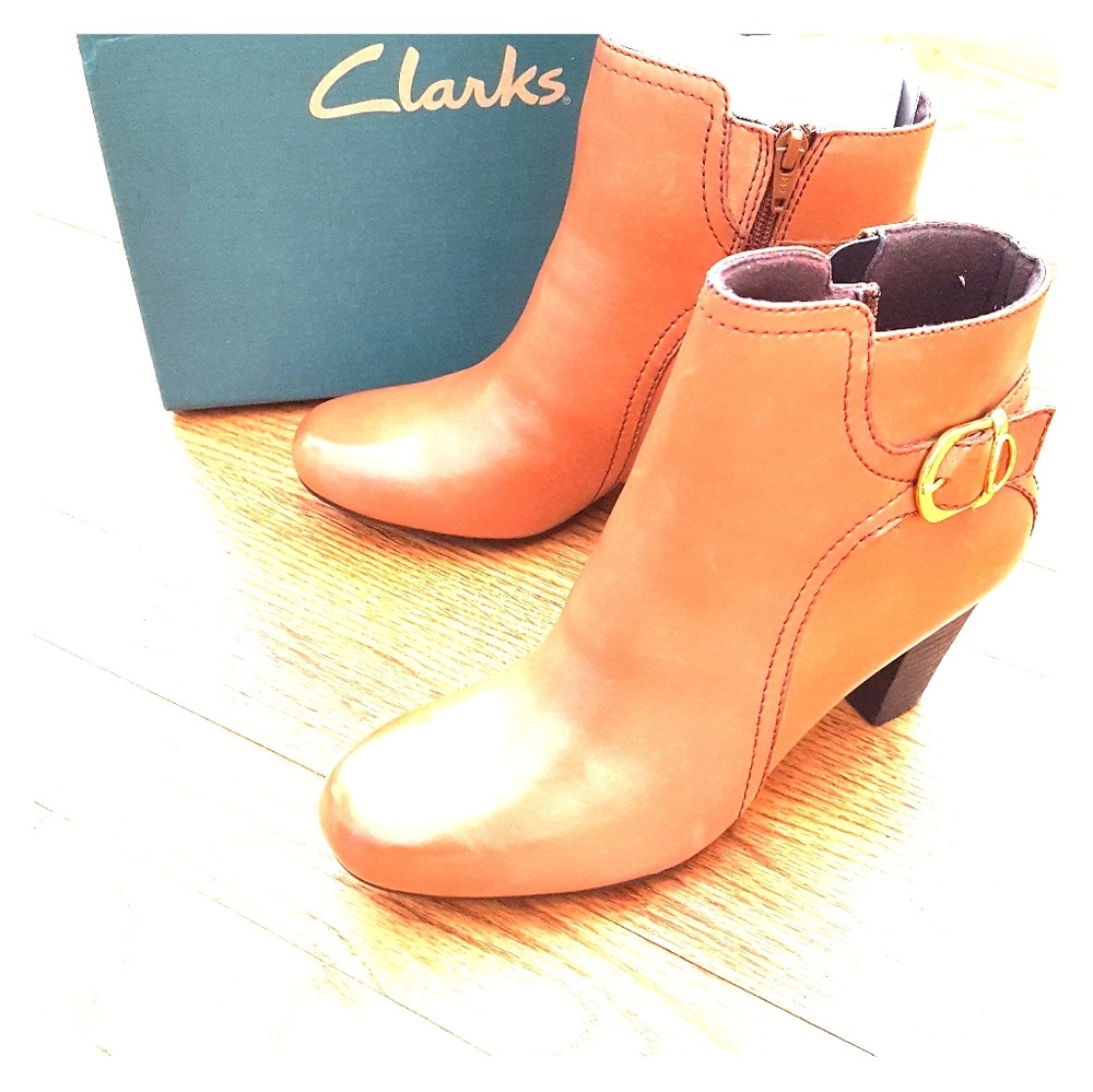 Clarks BRAND NEW 'Sapphire Vesta' booties